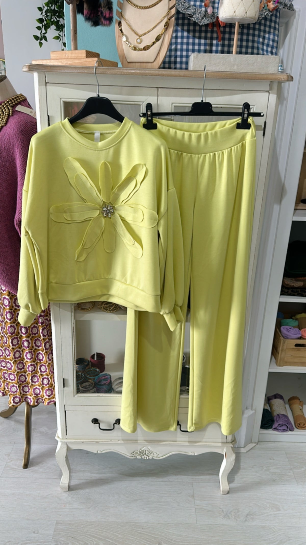 Conjunto flor amarillo